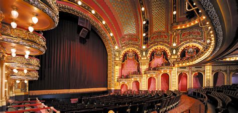 Jiedong Grand Theatre z majestatyczną architekturą i spektakularnymi występami teatralnymi!