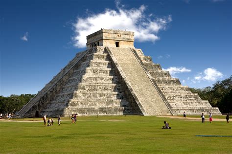 El Castillo w Chichén Itzá: Piramidą Majów z niesamowitymi detalami architektonicznymi!