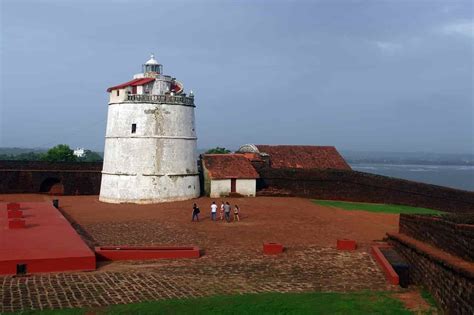  Fort Agauda w Goa: Zabytkowa twierdza nad błękitnym oceenem!