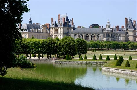  Les Jardins du Château de Fontainebleau -  Kwitnąca Oaza Historii i Sztuki!