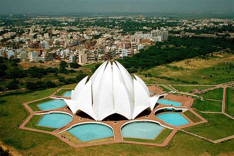 Lotus Temple Zauroczający Łączy Wschodnią Filozofię z Nowoczesną Architekturą!