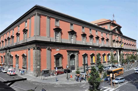 Museo Archeologico Nazionale di Napoli - Zabytkowa podróż przez historię!