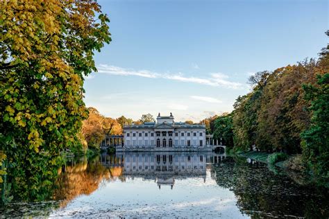  Pawilon Renesansu – Zabytek Chińskiej Architektury i Idealne Miejsce na Romantyczny Spacer!