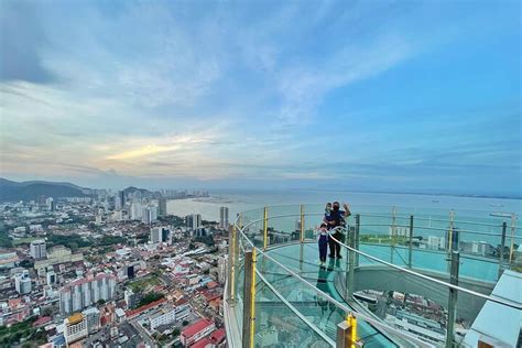 Rainbow Skywalk - Wznies się na nowe wysokości nad Kuching!