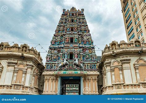  Sri Mahamariamman Temple! Odkryj fascynującą mieszankę tradycji i architektury w Kuala Lumpur