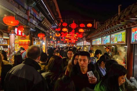  Wangfujing Street: Odkryj centrum handlowe i kulinarne Pekinu!