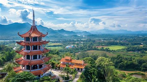  Yinxiu Pagoda - Zabytkowa pagoda z majestatycznymi widokami na zielone wzgórza!