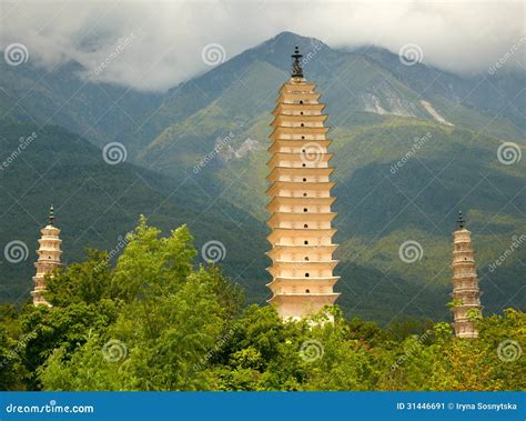 Zachwycająca Panorama z Wieży Pagody w Wuzhong – Idealne Miejsce na Niezapomniane Zdjęcia!