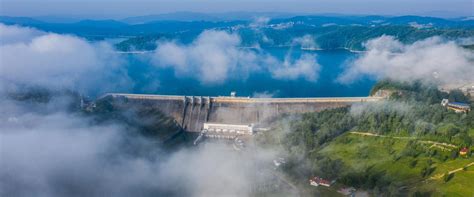 Zapora Yangtze w Suqian - Potężna konstrukcja z zapierającym dech widokiem!